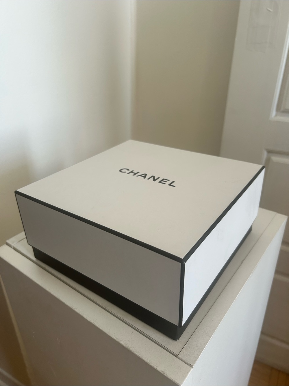 Authentic CHANEL white and black presentation gift box in excellent condition.